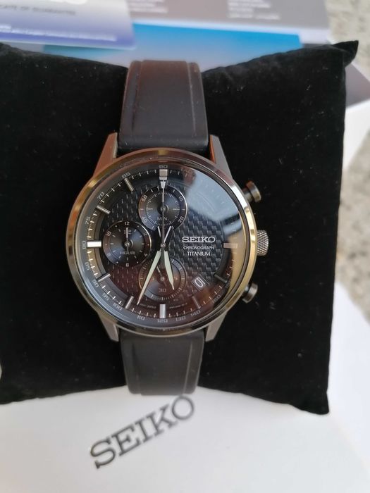 Часовник Seiko Titanium Chronograph