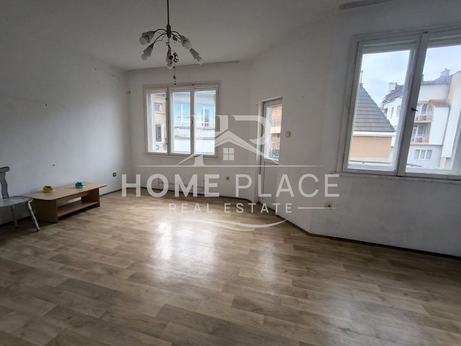 Етаж от къща  в централната част на град Варна.