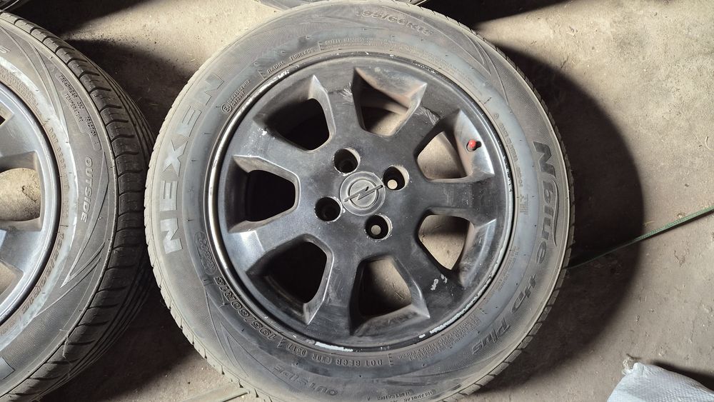 Оригинални джанти Opel 4x100 / 6Jx15 ET49 с гуми Nexen 195/60 R15