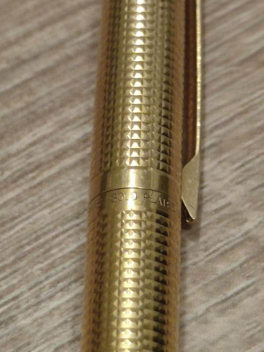 Stilou placat aur Caran d'ache fara peniță cu piston