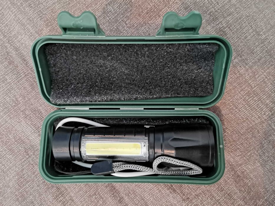 Продавам малък пластмасов фенер с USB зареждане