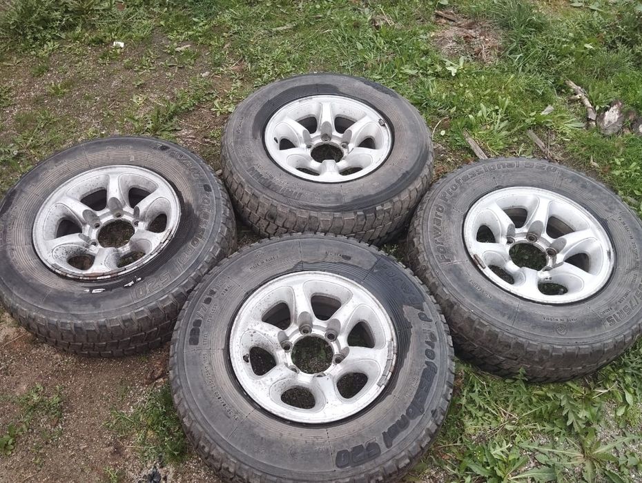Продам диски с шинами от Митсубиси Монтеро