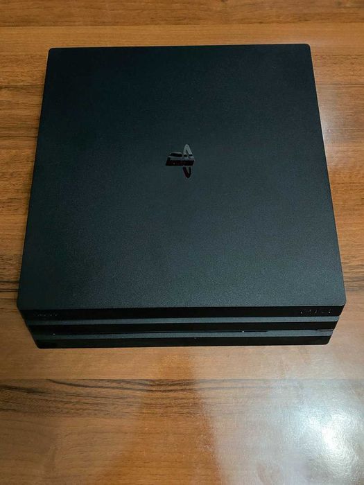 Продаётся PS 4 Pro 1 Tb с 2 оригинальными джойстиками