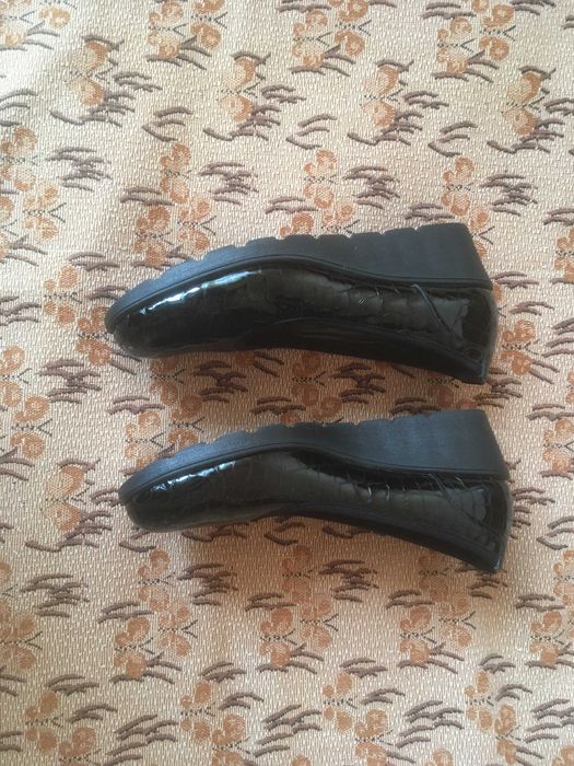 Дамски лачени обувки