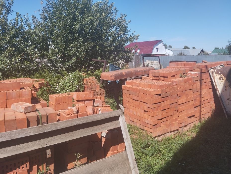 Продам кирпичи полуторка