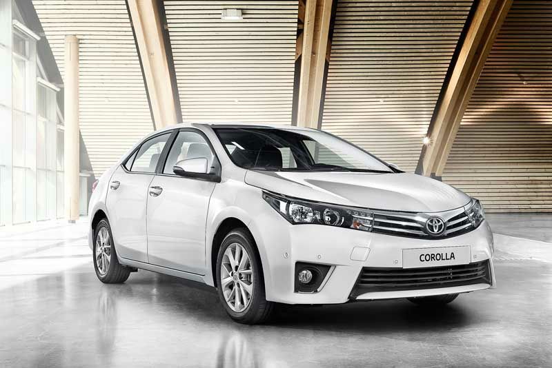 Лобовое стекло и заднее и боковые на  Toyota Corolla 2014