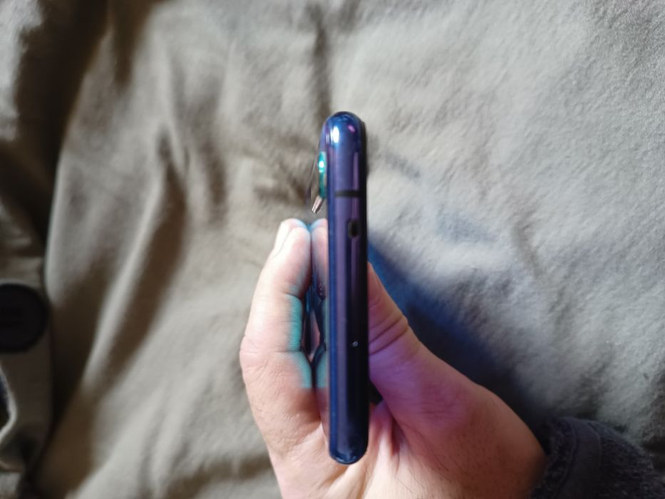 Продавам Huawei Nova 5 T