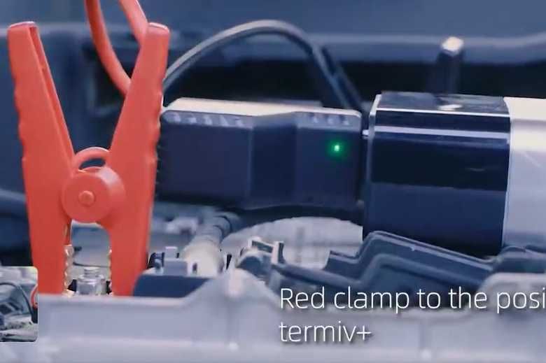 Power Bank 4 в 1: портативный прикуриватель, автомобильный насос