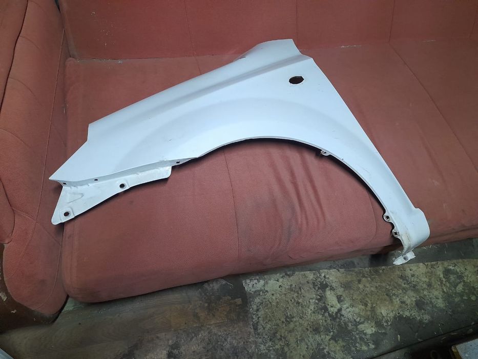 Продам капот и крыло