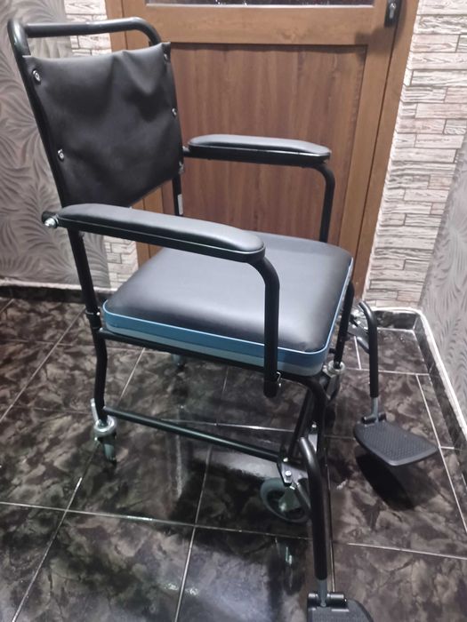 Комбиниран инвалиден тоалетен / стол за баня