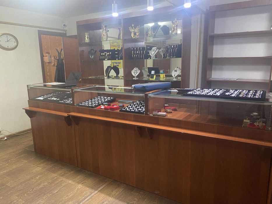 Продаётся комплект торговой мебели б/у 20000 цена 1 день