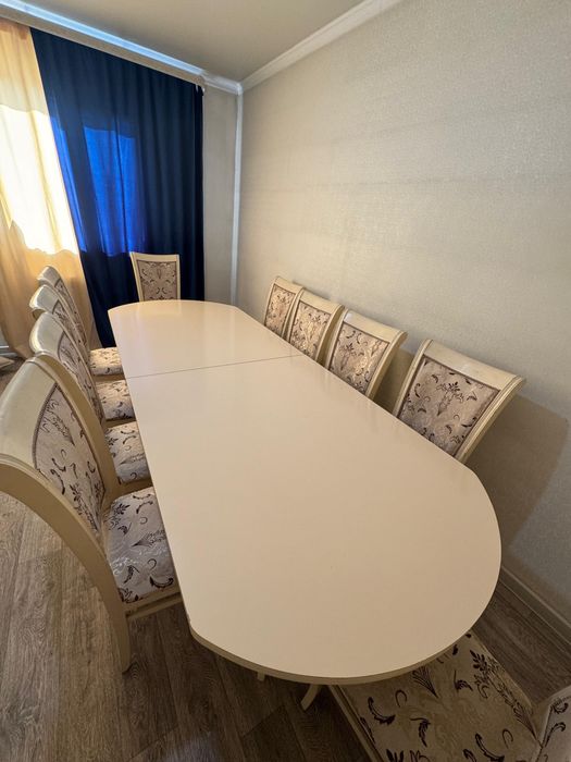 Гостевой стол и 12 стульев