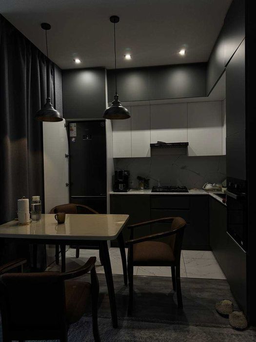 лисунова Тапоич мост новостройка 2х ком с ремонтом студия Sky builds;