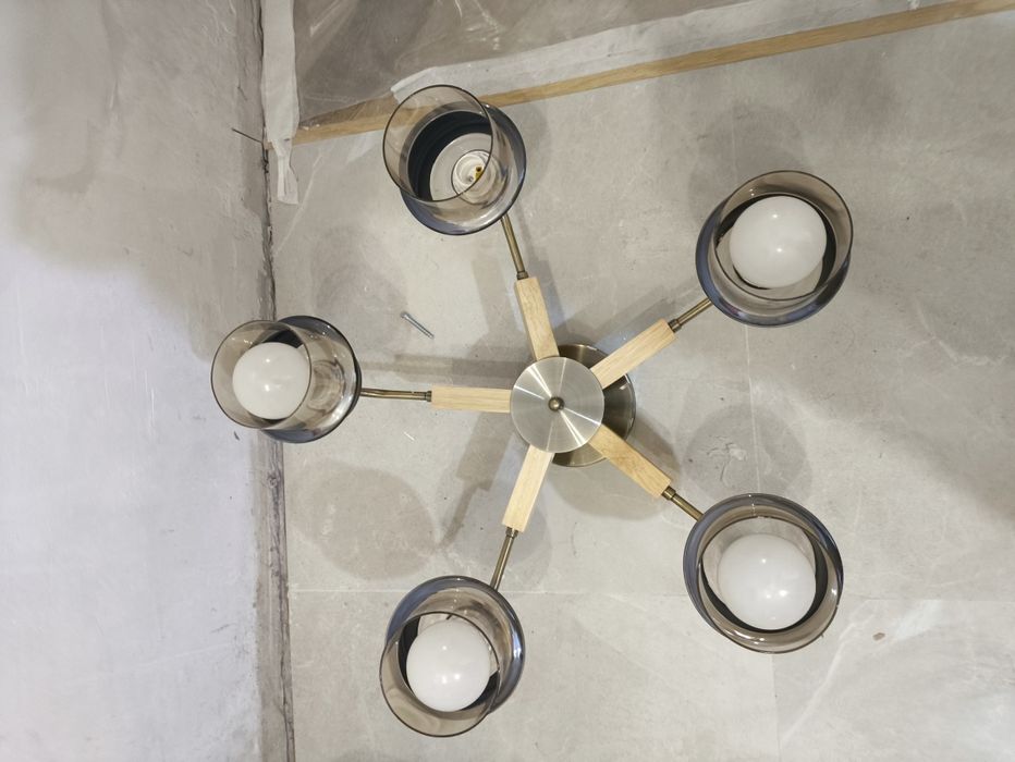 Люстра пятирожковая