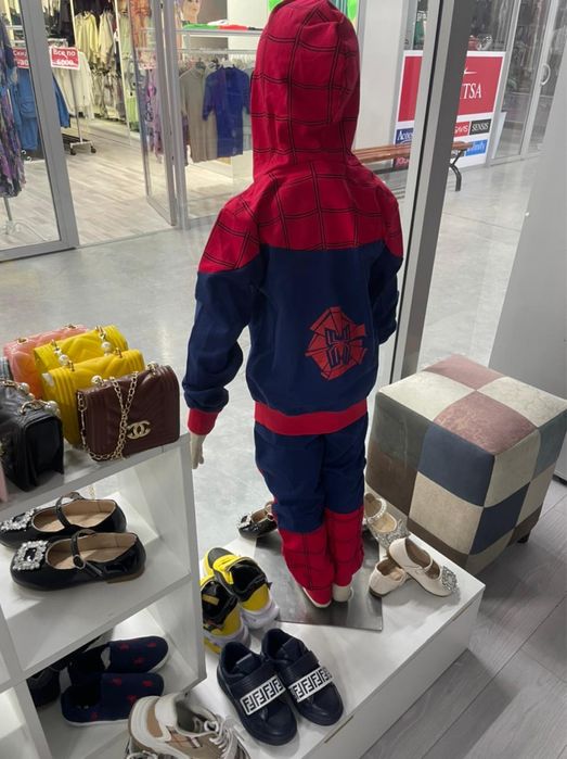 Мебель для торговой точки детской одежды