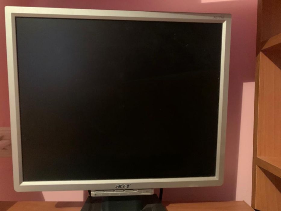 Продается компьютер,столик ,принтер и сканер