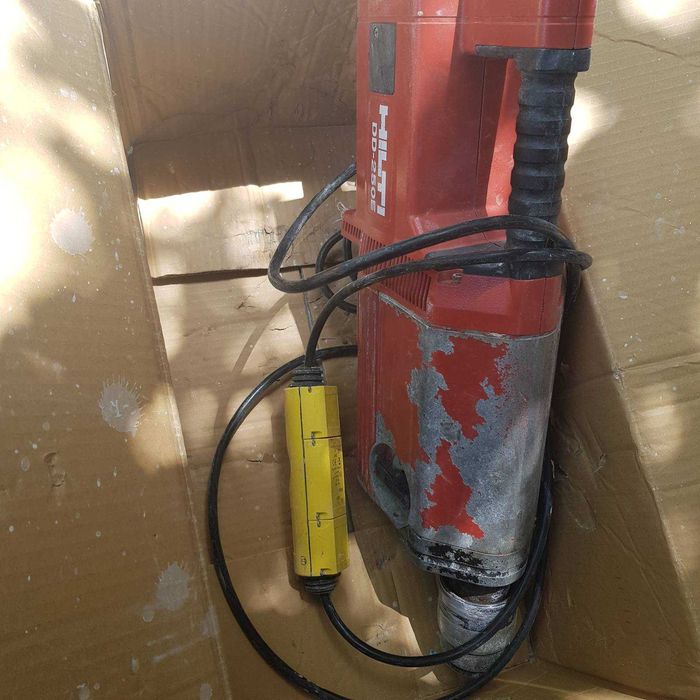 Диамантено пробивна машина DD250 HILTI