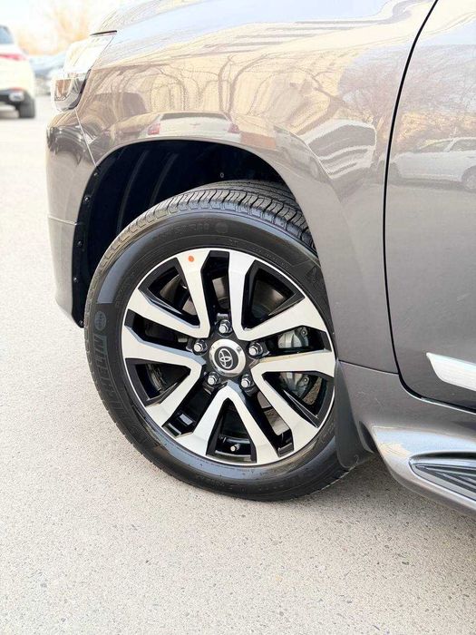 Sotuvda Toyota Land Cruiser 200