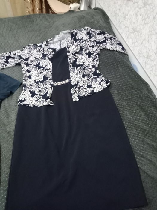 Продам женские платья