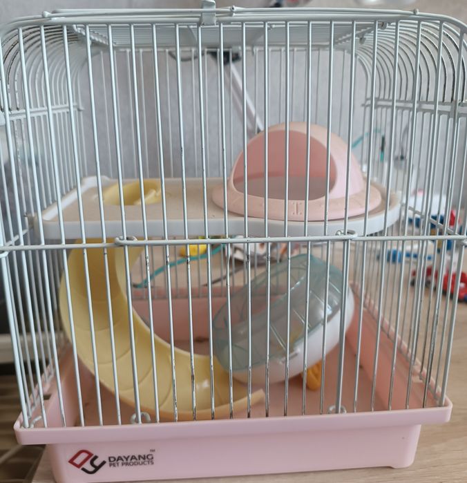 Продам клетку для хомяка.