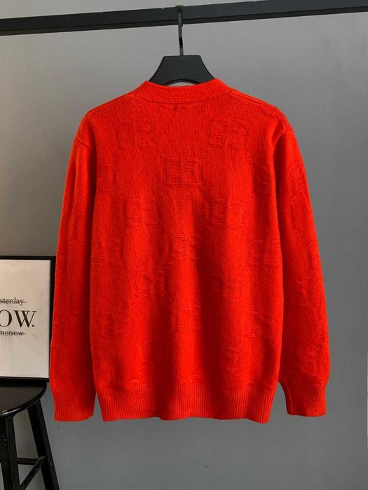 Gucci Casual Knit Cardigan Nu a venit și este disponibil acum.