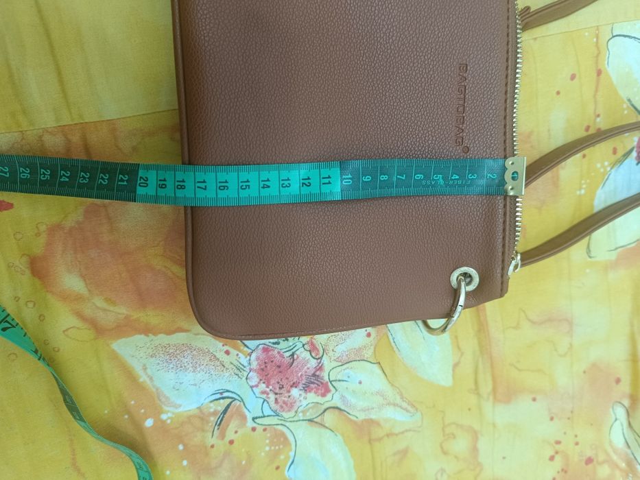 Дамска малка чанта продавам