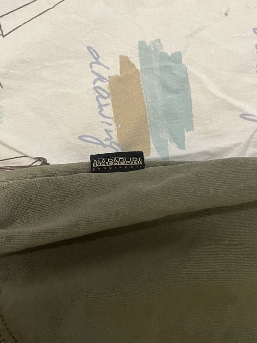 Продавам блуза напапири L мъжки.