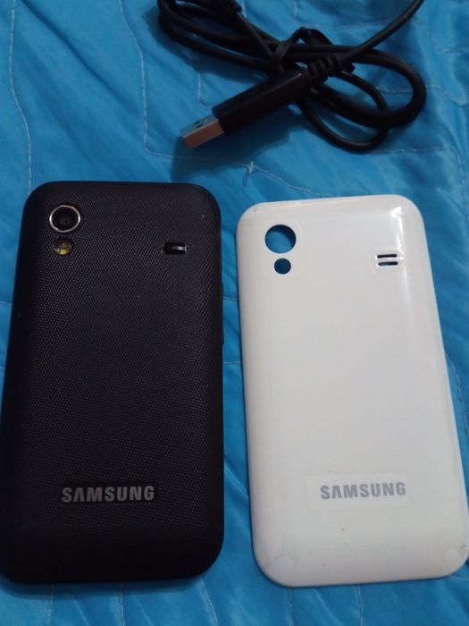 Телефон самсунг.