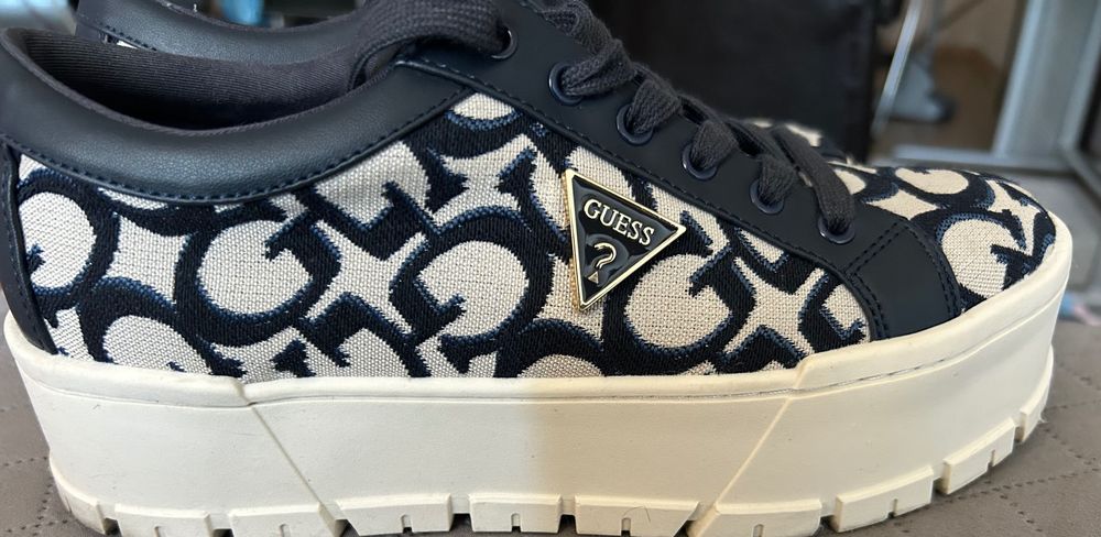 Guess Melya Logo Platform