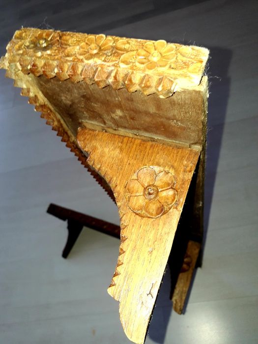 Стара ретро етажерка над 100 г.