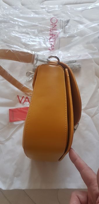 Valentino нова средна чанта