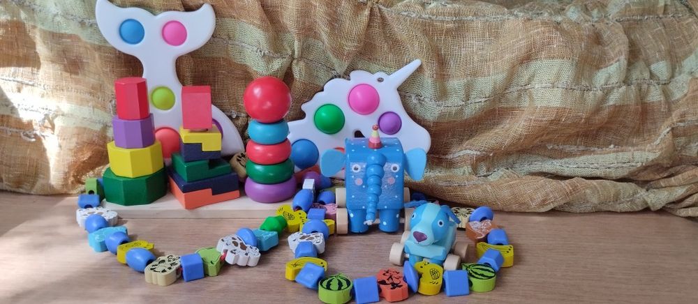 Игрушки детские, развивающие, деревянные.