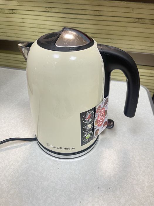 Електрическа кана Russell Hobbs