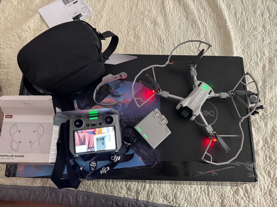 Vând drona DJI mini 3 fly more combo