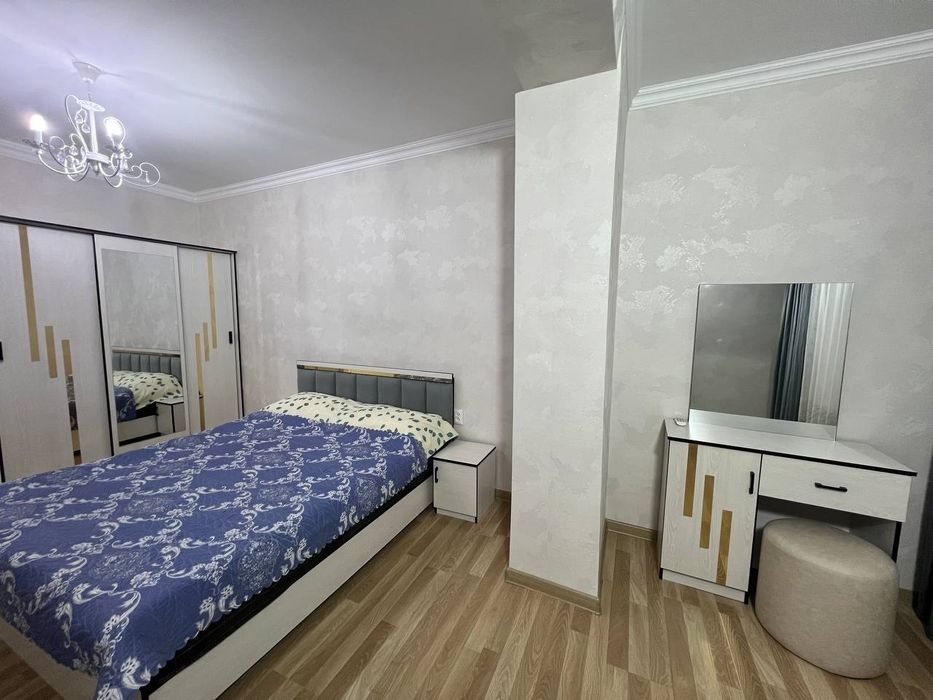 2- Комнатная,  Космонавтов  Метро рядом ( Аренда Квартиры)