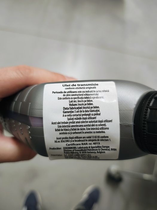 Vând ulei de transmisie Mobil