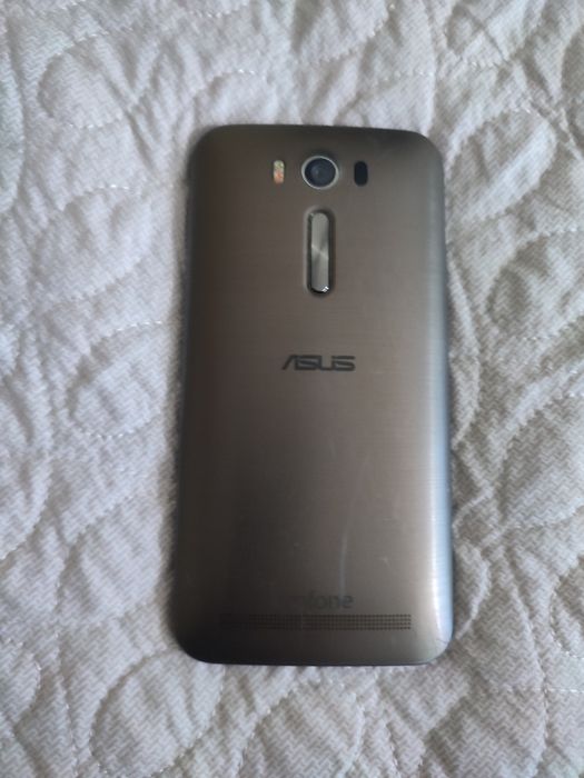 Asus zenfone 2 laser ze 500 kl и две кнопочные телефоны.