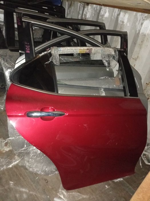 Задняя правая дверь дверь Toyota Camry 70