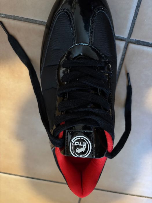 Различни видове обувки