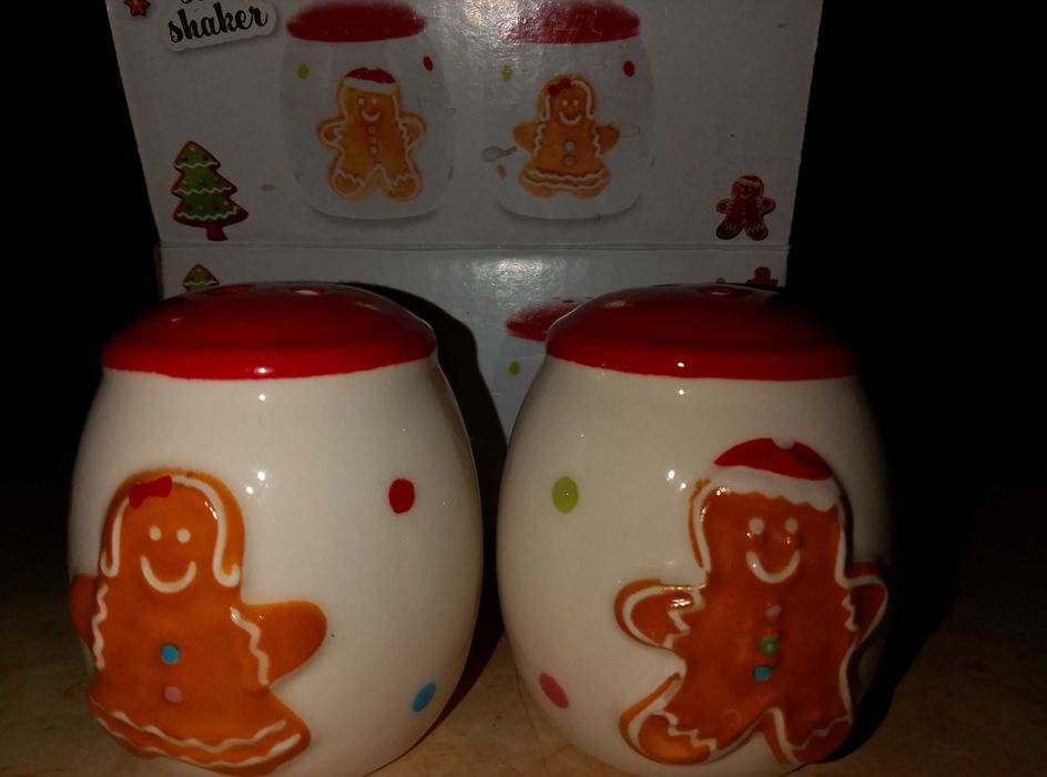 Тава за зимнина, сервиз супени чинии, солнички1 фруктиера.