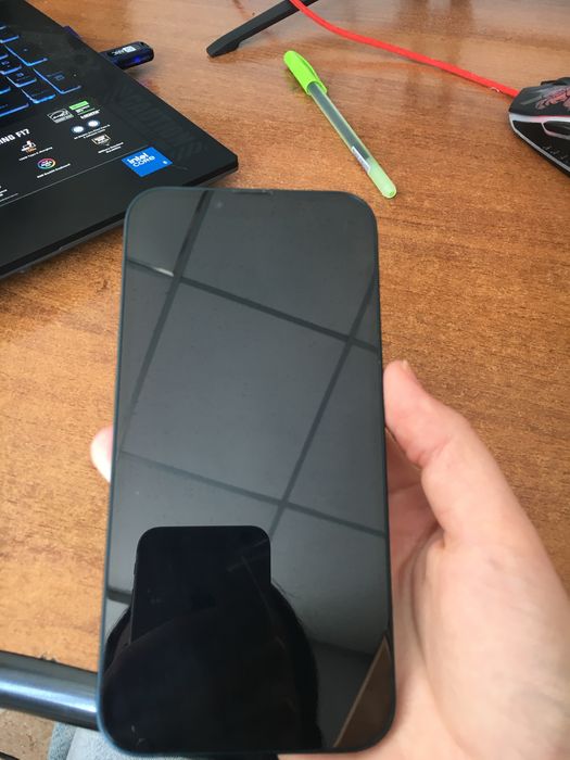 Продам Iphone 13