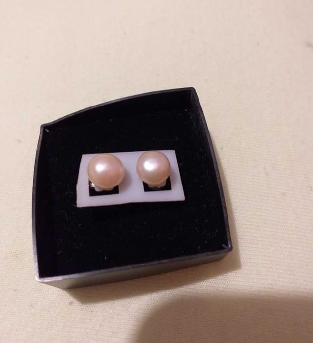 Cercei cu perle nude