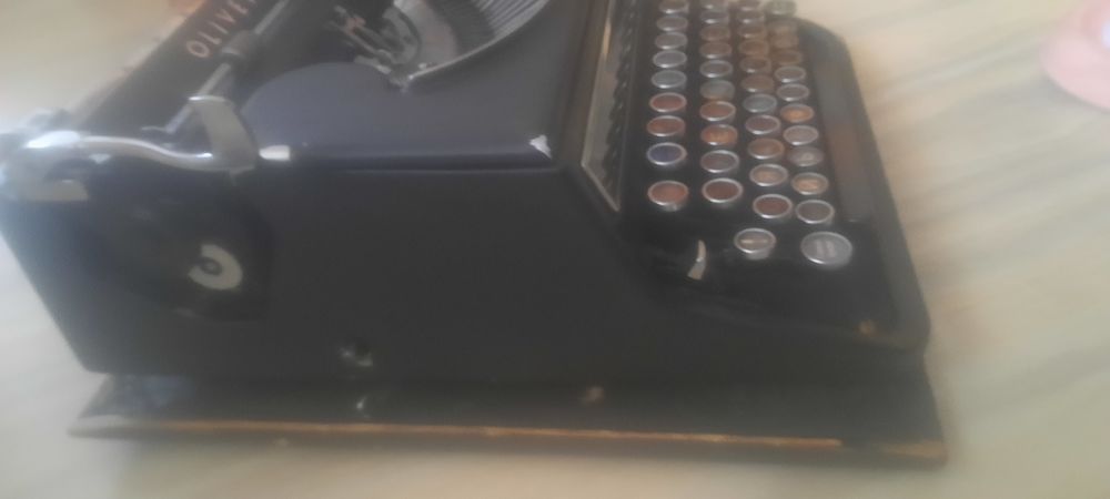 Пишеща машина Olivetti