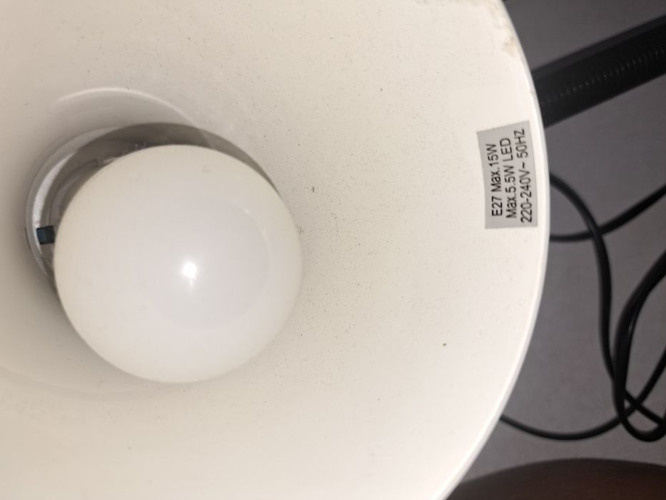 Настолна лампа метална