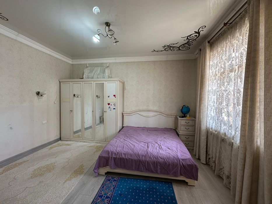 Два дома на участке в микрорайоне "САМАЛ-2".