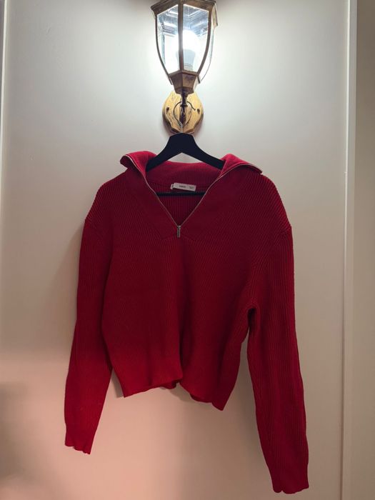 Красная вязаная кофта