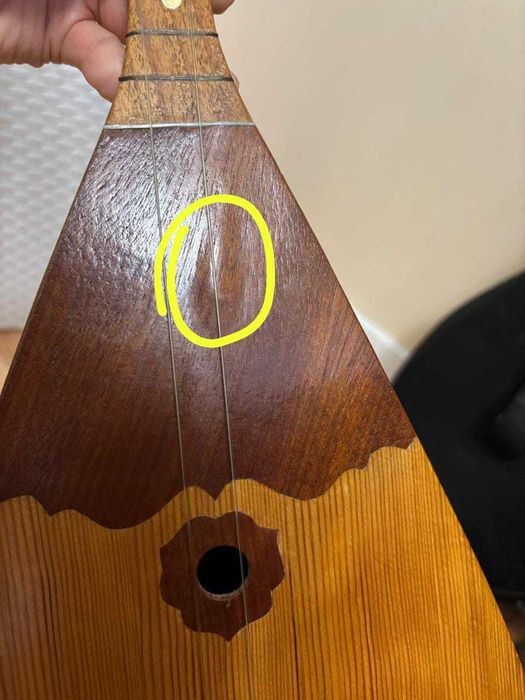 ДОМБЫРА шырша ағаштан жасалған