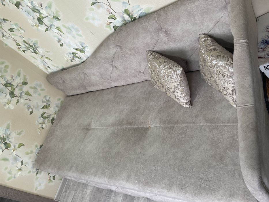 Продам софу состояние новой