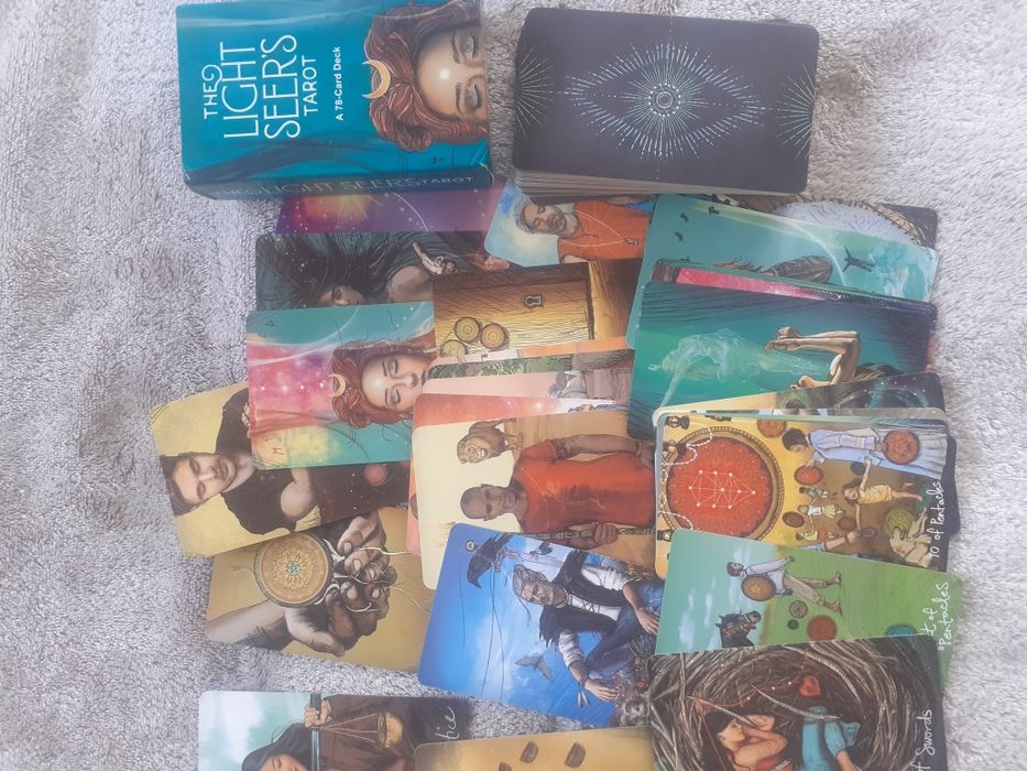 Карти Таро и ангелски карти