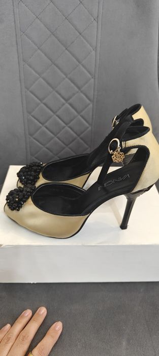 Продам босоножки 35 размера